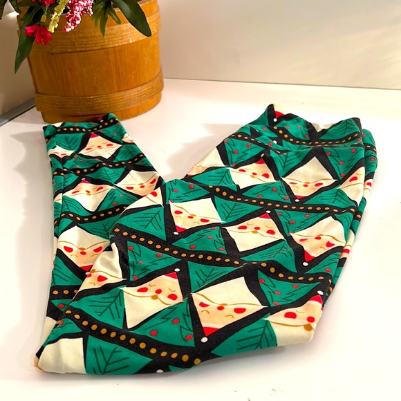 LulaRoe Christmas Geometric SANTA CLAUS Print LEGGINGS *One Size* - Picture 1 of 6